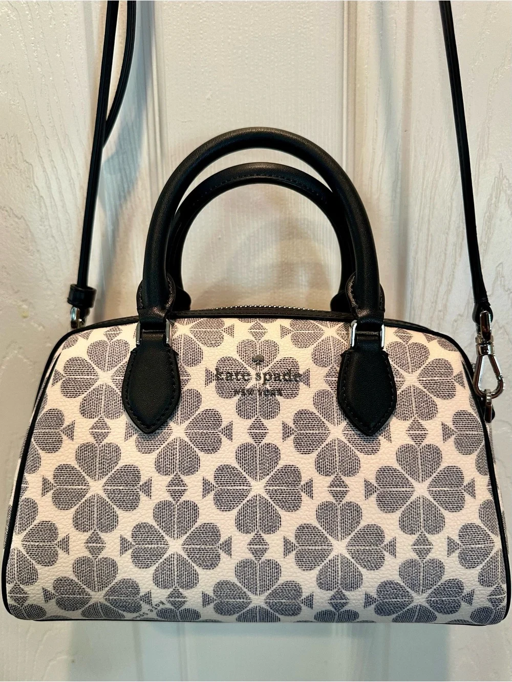 NWT 💙 Kate Spade Flower Small Duffle in White & Navy Satchel/Crossbody